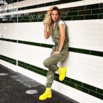 Luisana Lopilato Instagram - Se combina hasta con la pared 😎 . My outfit even matches the wall 😎 #fashionstyle #luspirit Vancouver, British Columbia