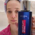 Luisana Lopilato Instagram - Hoy les dejo mi rutina de noche 🌙 Con la piel limpia aplico 3 a 4 gotitas del Serum noche Revitalift Retinol de #Lorealparisarg. Tiene retinol puro por eso solo se usa por la noche ‼️ Si nunca usaron retinol les dejo tips: - Incorporalo a tu rutina de forma progresiva: empezá usándolo 2 veces por semana, después una noche si y una no, hasta llegar a usarlo todos los días. 🕗 - Usalo sólo de noche 🌙 y evita el contorno de ojos! - A la mañana siguiente SIEMPRE aplica protector solar. 🔆 2. Crema Hidratante: yo estoy usando el Gel Crema Revitalift de L’Oréal Paris que tiene una textura súper ligera y se absorbe mega rápido 3. A la mañana siguiente, siempre protector solar. Mi preferido: UV Defender Fluido de L’Oréal Paris que es FPS +50 ¿Ya usaban retinol? #Serumretinolrevitalift #Cuidadodelapiel @lorealparis