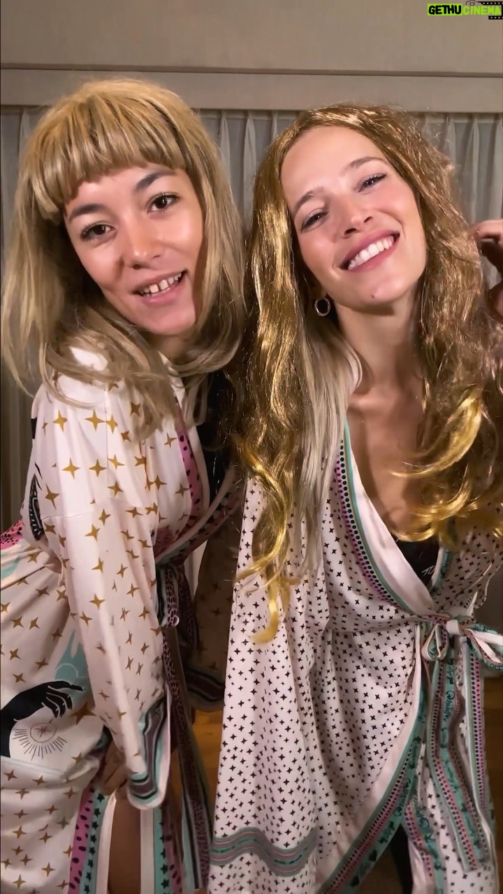 Luisana Lopilato Instagram - Nos pusimos diosas para irnos a la @bresh 💁🏼♀️💣 ¿Qué opinas de nuestro look? #vestiteconmigo @camidelossan @luisanalopilato . Enjoy with us this comedy sketch about dressing for a party, that we create with Camila🫶. We hope you like it!