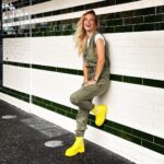 Luisana Lopilato Instagram - Se combina hasta con la pared 😎 . My outfit even matches the wall 😎 #fashionstyle #luspirit Vancouver, British Columbia