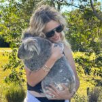Luisana Lopilato Instagram - Así fue nuestra visita a una reserva de vida silvestre 🐨 Los chicos aprendieron mucho sobre el cuidado y protección de los animales ❤️‍🩹✨ Gracias a todo el staff por enseñarnos y por el increíble trabajo que hacen. @chandlerpowell @bindisueirwin y @robertirwinphotography . We were invited to visit one of the largest wildlife conservatories in the world 🐨 The kids learned a lot about the care and protection of animals ❤️‍ ✨ Thanks to all the staff for teaching us and for the incredible work you do day by day.