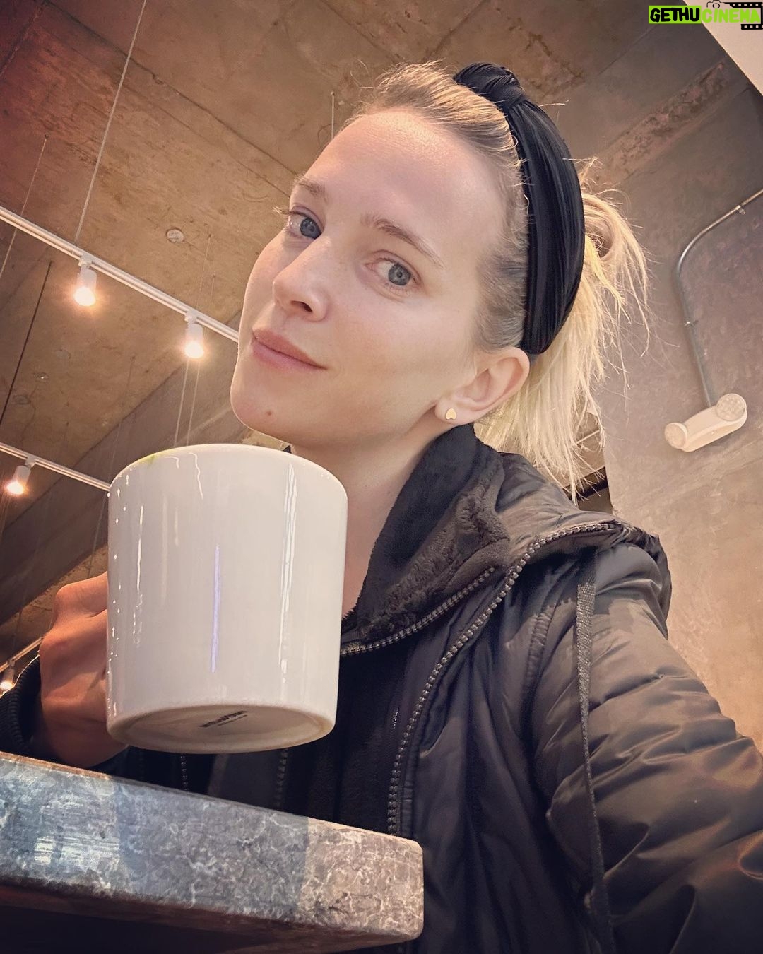 Luisana Lopilato Instagram - Té matcha? Dame mil!!!! 💚 . Matcha tea? Take my money! 💚 Vancouver, British Columbia