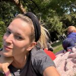 Luisana Lopilato Instagram - Disfrutando del sol ☀️ con Cielo y mates 🧉🥰 . Enjoying the sunny day ☀️ with Cielo and 🧉 Vancouver, British Columbia