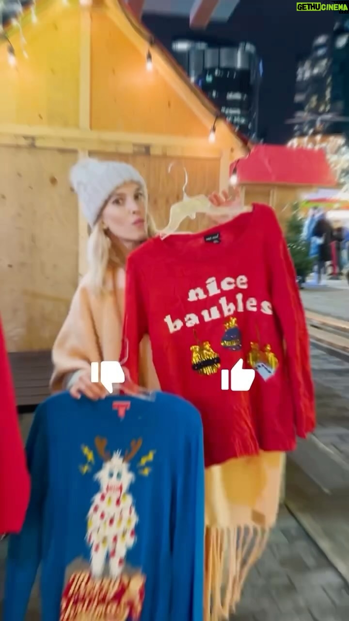 Luisana Lopilato Instagram - Les quiero compartir una tradición que inició acá y que me divierte mucho. Ugly christmas sweater 👕usá uno feo, divertido o ridículo y el peor de todos, gana!🎅🏻 ¿Cual creen que me llevé, el rojo o el azul? 😂 I want to share with you a tradition that started here and I really enjoy. Ugly Christmas sweater 👕 wear an ugly, funny or ridiculous one and the worst one wins!🎅🏻 Which do you think I took, the red or the blue? 😂 #christmassweater #uglysweaterseason #christmasspirit