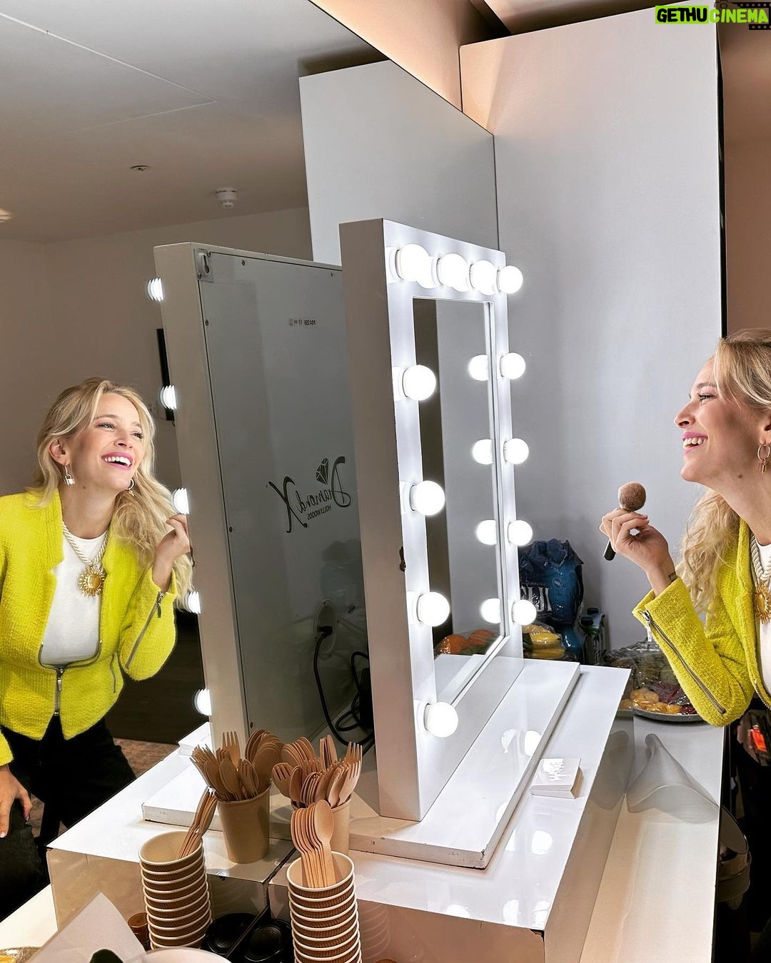 Luisana Lopilato Instagram - Del 1 al 10... ¿qué tan diosa arrancaste la semana? Yo 10 💁🏼♀️😂 #luspirit . From 1 to 10... How gorgeous did you start the week? Me..? 10 haha 💁🏼♀️😂