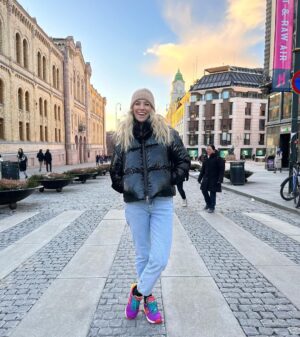 Luisana Lopilato Instagram - Ahora sí… después de muchos meses toca volver a nuestra casita en Vancouver y cerrar este viaje inolvidable en familia 🫶🏻✨ #blessed 
.
After many months it's time to return to our house in Vancouver and close this unforgettable family trip 🤍✨#mbhighertour #luspirit #family #travelphotography