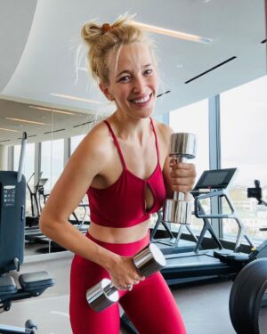 Luisana Lopilato Instagram - Buen lunes!!! ❤️‍🔥 Acá se arrancó a full entrenando en Leipzig 🇩🇪 Y ustedes? 
.
Nice Monday! ❤️‍🔥 I started the day training in Leipzig 🇩🇪 And you?