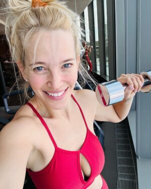 Luisana Lopilato Instagram - Buen lunes!!! ❤️‍🔥 Acá se arrancó a full entrenando en Leipzig 🇩🇪 Y ustedes? 
.
Nice Monday! ❤️‍🔥 I started the day training in Leipzig 🇩🇪 And you?