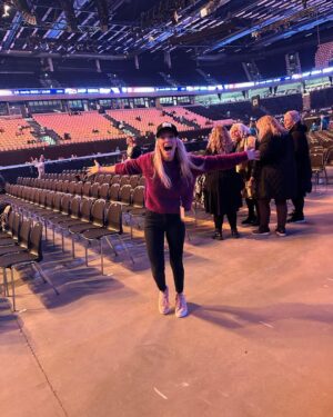 Luisana Lopilato Instagram - Hola Herning 🌸🤍

1. Más abrigadas imposible 😂
2. Las calles tienen ese “no sé qué” que te hacen sentir en una peli 😍
3. En esta familia se musicaliza cada momento 🎹 🥰 
4. Bueno, quiero mil 🌺
5. My love ❤️
6. Siendo su fan, siempre
.
Hello Herning 🌸🤍

1. With a lot of coats to fight the cold 😂
2. Walking through these streets makes you feel like in a movie 
3. In this family every moment is set to music 🎹🥰 
4. I want a thousand 🌺
5. My love ❤️
6. I'm his number one fan 👸🏼
