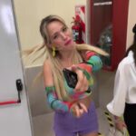 Luisana Lopilato Instagram - Pintó bailecito nomás🎉🥳🎊🎈 Cómo se nota que estamos en Carnaval 😎 ❤️💪🏻! @casadosconhijosok Teatro Gran Rex