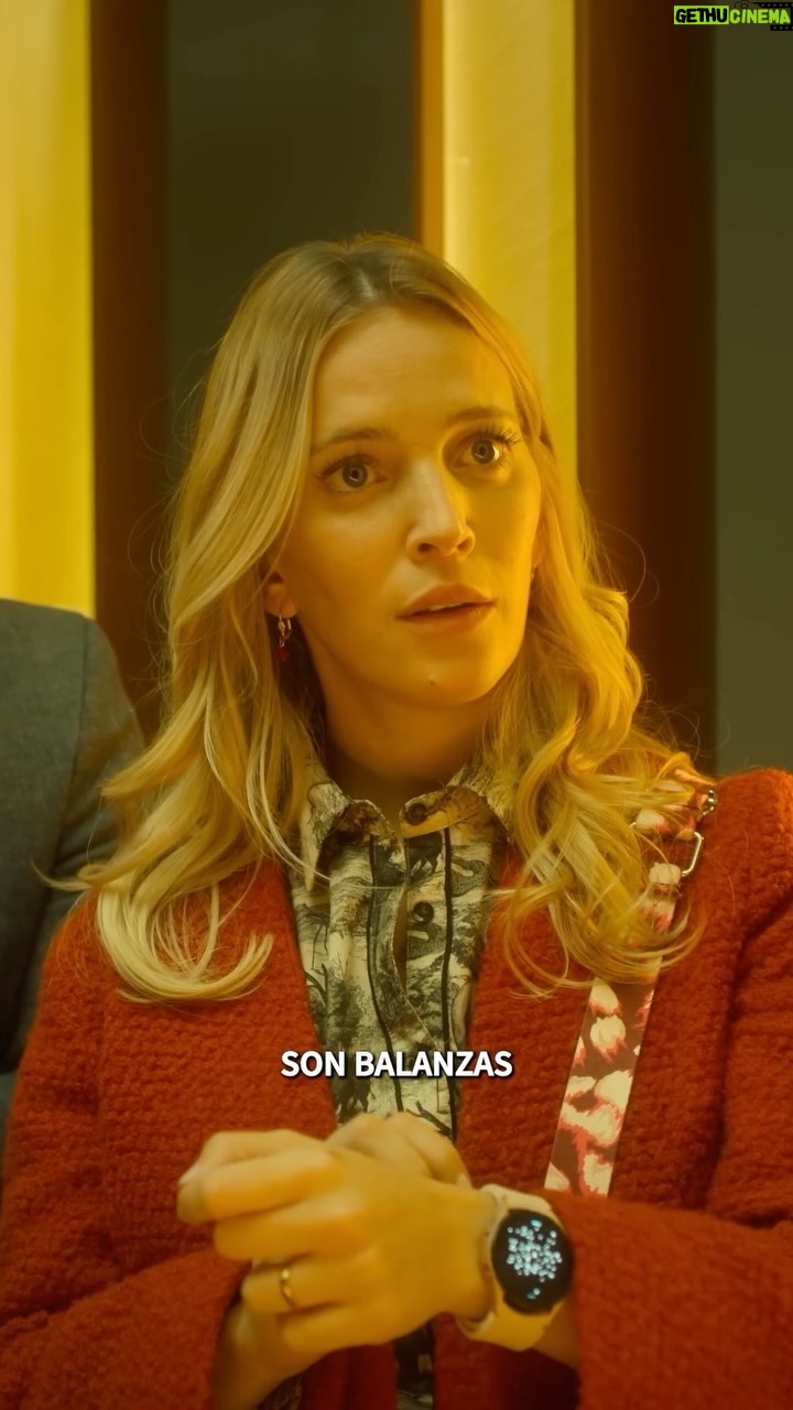 Luisana Lopilato Instagram - A un año del estreno de MATRIMILLAS 📹🍿 🔙Un día como hoy se estrenaba en más de 190 Países por @netflixlat y yo estoy muy contenta de compartirlo con ustedes. Un elenco increíble con @juanminujin @pandolficarlaok @cristinacastano.3 @betianablum @contreraspaloma en donde viví momentos muy divertidos. Gracias @sebadecaro ☺️❤️ ➡️¿Quién anda juntando millas? ¿Ya la vieron? #peliculasnetflix #comediaromantica #cineargentino @chenetflix — One year after the premiere of MATRIMILLAS 📹🍿 🔙On a day like today it premiered in more than 190 countries on @netflixlat and I am very happy to share it with you. An incredible cast with @juanminujin @pandolficarlaok @cristinacastano.3 @betianablum @contreraspaloma where I lived very fun moments. Thank you @sebadecaro ☺️❤️ ➡️Who is collecting miles? Have you seen it yet? #netflixmovies #romanticcomedy #argentinecinema @chenetflix