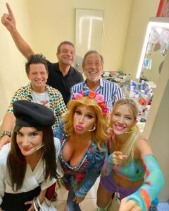 Luisana Lopilato Instagram - ÚLTIMAS 2 SEMANAS!!! 🥲♥️ Los Argento te esperamos en el @teatro_granrex 🎭 Despedida definitiva: Domingo 5 de marzo. Y este finde, por el feriado de #carnaval 🎉 AGREGAMOS FUNCIONES: Viernes, sábado, domingo y lunes DOBLE FUNCIÓN!!! @ticketekar No te quedes afuera! Vení a divertirte con nosotros! 😂 Gran Rex