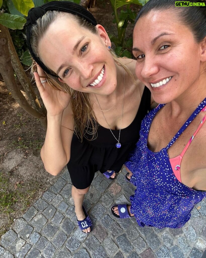 Luisana Lopilato Instagram - Me re copié de vos amiga 🙂🫶 10 🇦🇷⚽️ . I copied from you, my friend ❤️ @marielrebak @bagunza.shoes Buenos Aires, Argentina