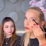Luisana Lopilato Instagram - ¿Se acuerdan que les compartí un make up de día con productos de @lorealparis ? 💋🔥 Les comparto la segunda parte, en donde mi sobrina me transforma un Make up de día a uno de noche 💪💄 ¿Me cuentan qué les parece 🧐👇? . 💋 Here is the second part where my niece transforms makeup for the day, into one for the night 💄