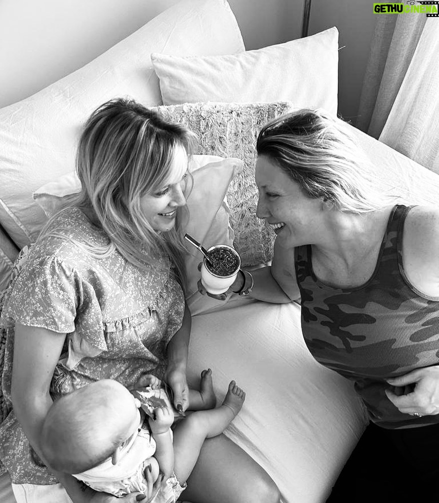 Luisana Lopilato Instagram - Tarde de matecitos con Cielo 🐣 y @daniela_lopilato ❤️ Me cuentan que onda su sábado ☀️👇 #LasAmo . My afternoon with Cielo 🐣 and @daniela_lopilato ❤️ Always with our Mate ☀️ #Ilovethem Buenos Aires, Argentina