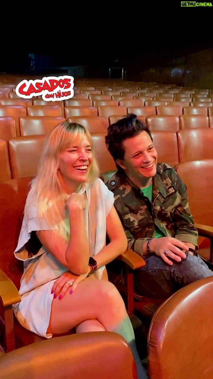 Luisana Lopilato Instagram - ES HOYYY!! ❤️😎 @lopymanok #CasadosConhijos Cuando tu hermano en la ficción , es lit, tu hermano en la vida real 😂💕 @casadosconhijosok Estamos súper ansiosos y ya con ganas de ver el @teatro_granrex lleno!!! ¿Los espero hoy? ❤️💪🏻 #casadosconhijos #paola