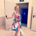 Luisana Lopilato Instagram - 👋 ¿Me ayudan eligiendo una canción bien arriba para salir a la segunda función 🥳? Las leo 💕👇 #UnacancionparaLu . Help me choose a song to have fun before going out to the second show of Casados Con Hijos 🧐! I read you ❤️ @bastaprovidencia Buenos Aires, Argentina