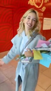 Luisana Lopilato Instagram - Les presento el World Kindness Day de 🇨🇦, al mejor estilo Luisana (no se pierdan el final 😂❤️) Que linda idea tuviste! @principessasaramilena Con Vida somos fans 💪de este festejo y de dar amor! . I present to Argentina the World Kindness Day of 🇨🇦 (Love this day with Vida). You always have the best ideas ❤️ @principessasaramilena