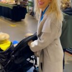 Luisana Lopilato Instagram - Recorriendo un mercado de 🇨🇦❤️. Me acompañan? . Walking through a classic Canadian market 💪