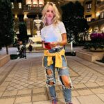 Luisana Lopilato Instagram - Última persona a la que le hayan mandado un Whatsapp? Vale etiquetar y no mentir👇💪❤️ . Please mention the last person you spoke to on Whatsapp!