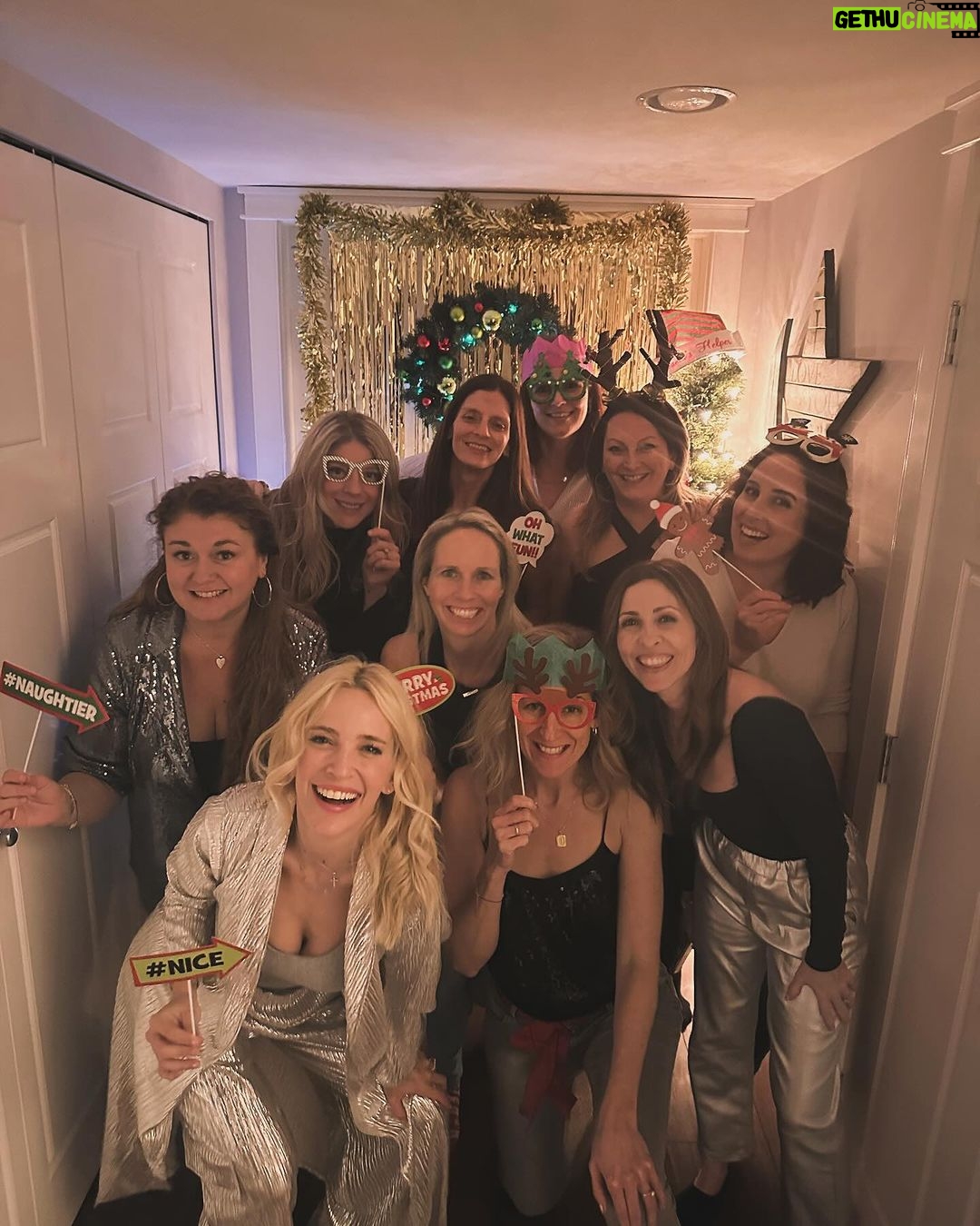 Luisana Lopilato Instagram - Cerrando un finde hermoso❤️. Cómo empezaron diciembre? . Another amazing weekend. How was yours? 🤔👇