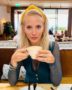 Luisana Lopilato Instagram - Comenta un ¨☕¨ si sos de los que arrancan su día con un buen café
-
Comment a '☕' if you're one of those who start their day with a good cup of coffee