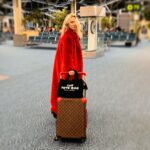 Luisana Lopilato Instagram - Voy a participar del PARIS FASHIONWEEK ❤️🤩🗼 Junto a @lorealparis ✨ Se trata de un homenaje al empoderamiento de la mujer durante el Paris Fashion Week, y voy a estar ahí!!!! Yendo para 🇫🇷. ¿Qué les gustaría que les muestre? #ledefileloreal #walkyourworth #lorealpfw - I'm going to participate in PARIS FASHION WEEK ❤️🤩🗼 alongside @lorealparis ✨ It's a tribute to women's empowerment during Paris Fashion Week, and I'll be there!!!! Heading to 🇫🇷. What would you like me to show you? #ledefileloreal #walkyourworth #lorealpfw @lorealgroupe_latam