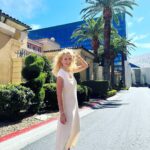 Luisana Lopilato Instagram - Cual es su foto favorita?? 🤩 Siempre junto a la naturaleza 🌴🌱 - What's your favorite photo?? 🤩 Always surrounded by nature 🌴🌱