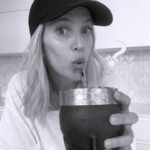 Luisana Lopilato Instagram - Todos tenemos diferentes maneras de preparar mate 🧉 Y esta es la mía! 🚀 Me bancan? o de que manera lo hacen ustedes? - We all have different ways of preparing mate 🧉 And this is mine! 🚀 Do you support it? Or how do you all make it? #goodmorning #mate