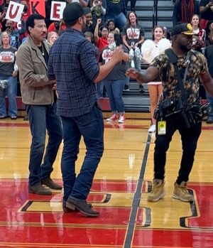 Luke Bryan Instagram - Are my Lee County Trojans tuning in this week? #Idol is on now!