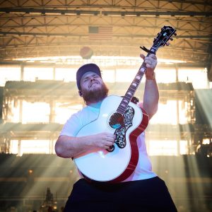 Luke Combs Instagram - Don’t mess with Texas T-shirt… Arlington, TX - thank you for helping us kickoff the World Tour! What a night!!
📸: @davidbergman

#lukecombs