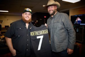 Luke Combs Instagram - Pittsburgh, let’s do that again real soon. 61k yinzers strong last night in the steel city.
📸: @davidbergman