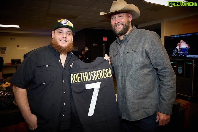 Luke Combs Instagram - Pittsburgh, let’s do that again real soon. 61k yinzers strong last night in the steel city. 📸: @davidbergman Acrisure Stadium