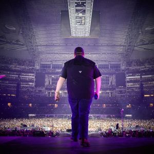 Luke Combs Instagram - Don’t mess with Texas T-shirt… Arlington, TX - thank you for helping us kickoff the World Tour! What a night!!
📸: @davidbergman

#lukecombs