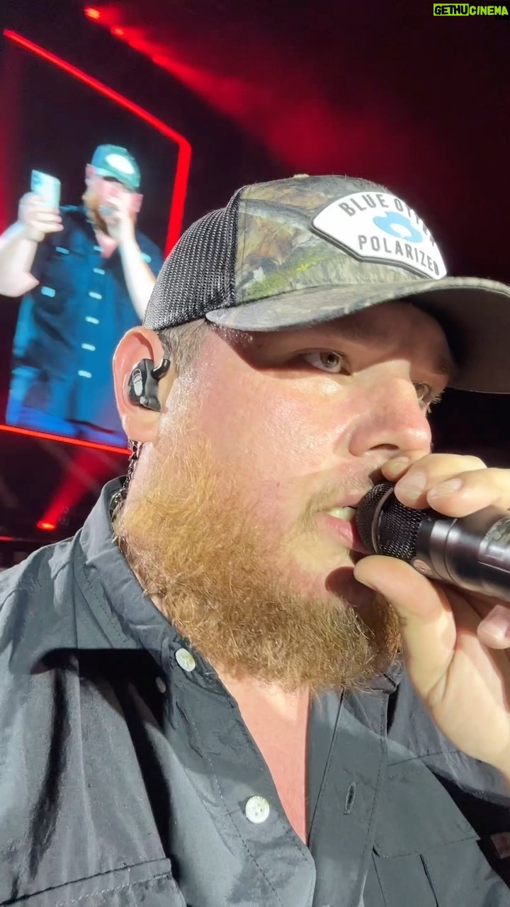 Luke Combs - 424.5K Likes - Almost forgot to give the phone back…