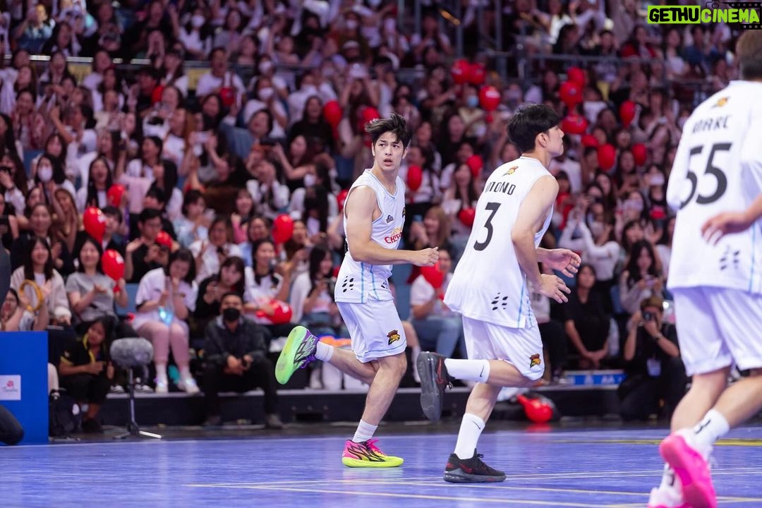 Luke Ishikawa Plowden Instagram - 🏀 🏀 🏀 got the W for team lightning cheetah 🐆 Merry Christmas Eve everyone !
