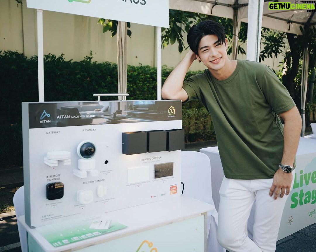 Luke Ishikawa Plowden Instagram - ประทับใจสุดๆ ได้มาฉลองส่งท้ายปี 🥳 กับ Pruksa Live well Stay well Market Fest เป็นงานที่เค้าจัดเพื่อลูกบ้านพฤกษาโดยเฉพาะเลยนะ งานนี้ยิ่งใหญ่สุดๆ มีทั้งได้ช้อปปิ้ง ของกินก็เพียบ ตรวจสุขภาพก็ฟรี ได้ทดลองเล่นเทคโนโลยี Smart Home และอันนี้ชอบมากๆ ลุคได้ไปเล่นเกมลดโลกร้อนด้วย สนุกแถมได้ความรู้ที่สำคัญได้ของรางวัลกลับบ้านด้วย ต้นไม้รางวัลที่เล่นในงาน ทางพฤกษาเค้าจะเอาไปปลูกจริงที่ จ.นครศรีธรรมราชด้วยนะ ภูมิใจสุดๆ เรียกได้ว่าครบทั้งคุณภาพชีวิตดีๆ สุขภาพดี และสังคมที่ดีเลย เป็นลูกบ้านพฤกษามันดีแบบนี้นี่เองในงานบรรยากาศสนุกมาก ฟรีตลอดทั้งงานด้วยนะ เรียกได้ว่างานนี้พฤกษาเค้าใส่ใจในรายละเอียดการใช้ชีวิตเพื่อให้ทุกชีวิต “อยู่ดีมีสุข” จริงๆครับ พิเศษสุด!! ตอนนี้ใครสนใจอยากแนะนำเพื่อนให้มาเป็นลูกบ้านพฤกษาต้องรีบแล้วนะ เพราะจะได้ค่าแนะนำสูงสุดถึง 1ล้านบาทเลย ลองไปดูได้ที่ www.pruksa.com หรือโทร 1739 #พฤกษาอยู่ดีมีสุข #พฤกษาใส่ใจเพื่อทั้งชีวิต #PruksaLivewellStaywell #PruksaLiveWellStayWellEvent Pruksa Avenue Pattanakarn Family