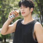 Luke Ishikawa Plowden Instagram - ก่อนออกกำลังกาย ลุคเลือกเติมโปรตีนดีๆ นั่นก็คือนมเจิไฮโปรตีน ซึ่งตอบโจทย์มากๆ เลยครับ ไม่ต้องเสียเวลาในการทำอาหารหรือจัดเตรียมให้ยุ่งยากแค่ยกดื่มได้เลย ทำให้มีเวลาเหลือในการออกกำลังกายได้มากขึ้นและตอนนี้นมเมจิไฮโปรตีนเขาออกรสใหม่ “รสกาแฟ” ว้าววไปเลย โปรตีนสูง 28 กรัม ไม่เติมน้ำตาลทราย ไขมันต่ำ แคลอรี่น้อย หอม อร่อย เข้มข้น แถมยังได้หุ่นลีนด้วย ใครกำลังมองหาสิ่งดีๆและง่ายไม่ยุ่งยากเพื่อดูแลตัวเองในตอนเช้าแนะนำเลยครับ ใครยังไม่เคยลองต้องไปลองด่วนๆเลยครับ #MeijiHighProtein #LoveYourBody #นมโปรตีนสูงรสกาแฟ #Exercise