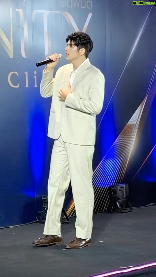 Luke Ishikawa Plowden Instagram - Fun performance yesterday ❤️❤️❤️ Song 1. รักแรก Nont Tanont Song 2. มองแต่ไม่เห็น Dew Jirawat ขอบคุณมากๆครับ Infinity Medical Clinic for having me