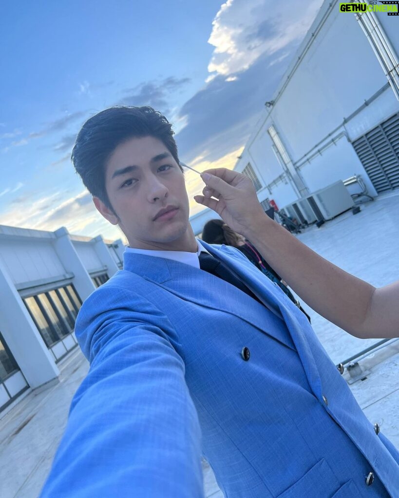 Luke Ishikawa Plowden Instagram - Blue skies and a Q-tip