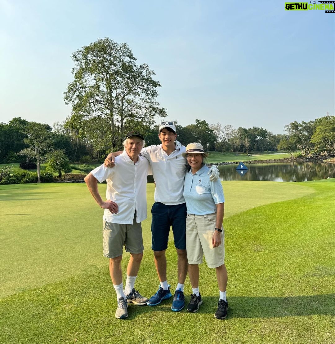 Luke Ishikawa Plowden Instagram - พาพ่อแม่ไปออกรอบ ⛳️ Enjoy kub 🤣☺️ Alpine Golf and Sports Club