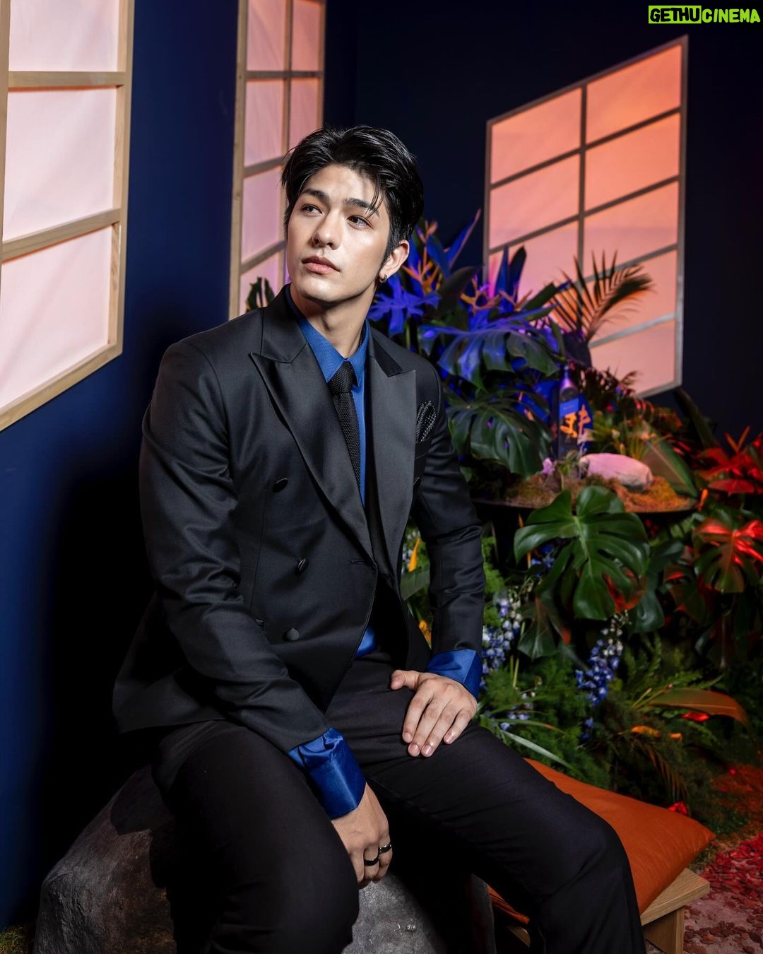 Luke Ishikawa Plowden Instagram - ภาพเอ็กซ์คลูซีฟ จากงานสุดเอ็กซ์คลูซีฟ Johnnie Walker Blue Label Elusive Umami ที่นำเสนอรสชาติที่ห้า ‘รสอูมามิ’ ส่งผ่านสก็อตช์วิสกี้ limited edition พร้อมแพร์ริ่งกับอาหารรังสรรค์โดยเชฟโคบายาชิ มิชินสามดาว ณ ประเทศสิงคโปร์ #JWUmamiAsia #BlueIn10000 #BlueLabel @JohnnieWalker @JohnniewalkerSG Raffles City Singapore