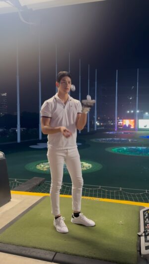 Luke Ishikawa Plowden Instagram - Holiday season fun ⛳️ 

#checkin 
#topgolf