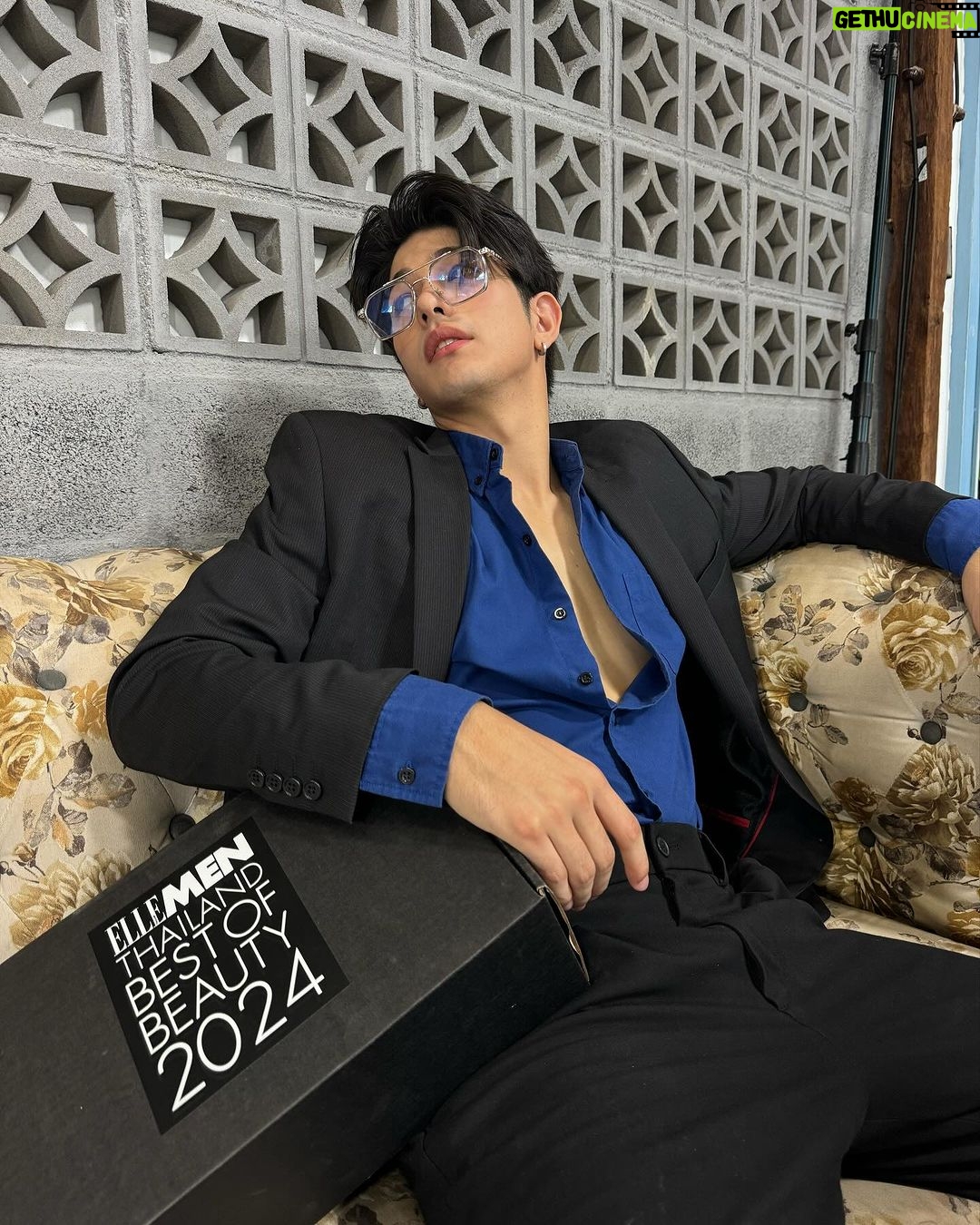 Luke Ishikawa Plowden Instagram - เตรียมพบกับแคมเปญบิวตี้สุดยิ่งใหญ่แห่งปีจาก ELLE & ELLE MEN THAILAND สำหรับเหล่าสาวกบิวตี้ตัวจริงกับการประกาศรางวัล BEST OF BEAUTY 2024 ที่เฟ้นหาสุดยอดผลิตภัณฑ์ความงามจากการคัดเลือกที่เข้มข้นโดยเหล่าคณะกรรมการและทีมเอดิเตอร์ของนิตยสาร ELLE และ ELLE MEN ประเทศไทย ซึ่งรวบรวมตั้งแต่หมวดหมู่สกินแคร์ เมกอัพ บอดี้แคร์ น้ำหอม จวบจนหัตถการด้านความงามต่างๆ สามารถติดตามการประกาศรางวัลได้ที่ @ellebeautythailand @ellethailand และ @ellementhailand #ELLETHAILAND #ELLEBESTOFBEAUTY2024 #ELLEBOB2024