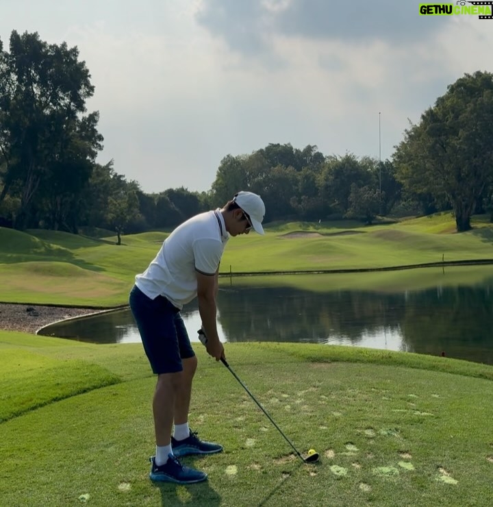 Luke Ishikawa Plowden Instagram - พาพ่อแม่ไปออกรอบ ⛳️ Enjoy kub 🤣☺️ Alpine Golf and Sports Club