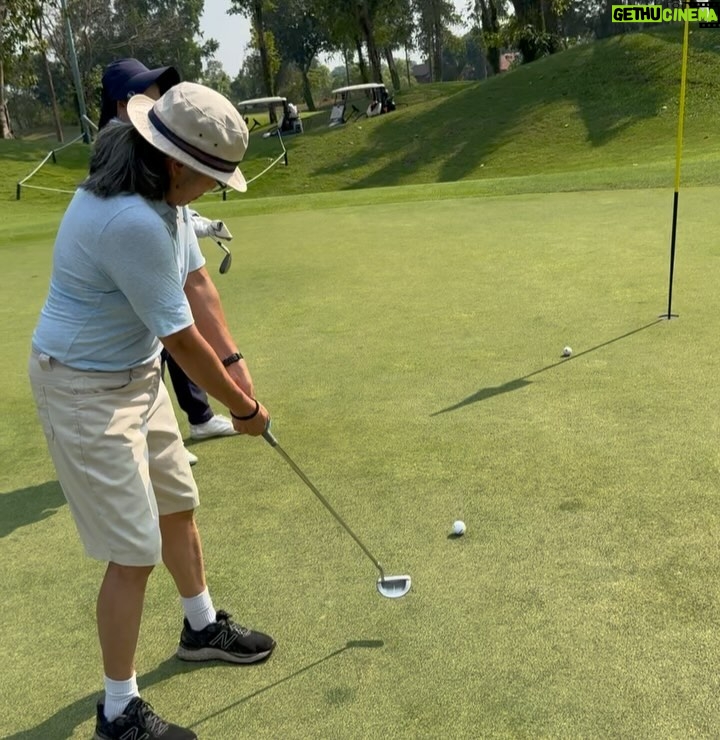 Luke Ishikawa Plowden Instagram - พาพ่อแม่ไปออกรอบ ⛳️ Enjoy kub 🤣☺️ Alpine Golf and Sports Club