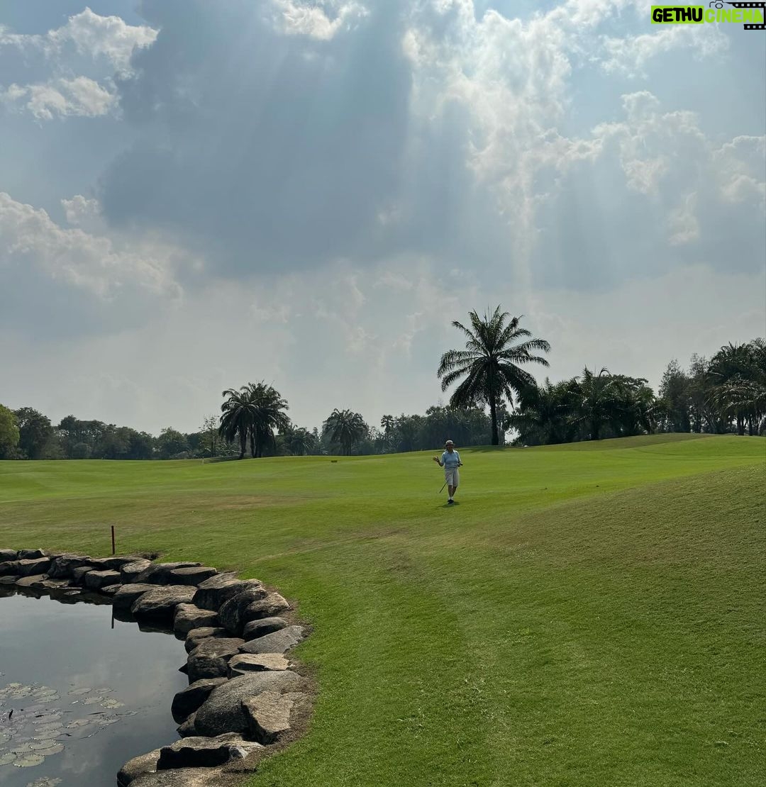 Luke Ishikawa Plowden Instagram - พาพ่อแม่ไปออกรอบ ⛳️ Enjoy kub 🤣☺️ Alpine Golf and Sports Club