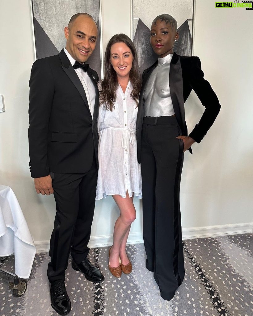 Lupita Nyong'o Instagram - Tonys BTS with the team! For big nights and small ones too, I love the little details as commemorations to take in and appreciate life experiences. I’m so grateful for the collaborators who brought their individual talents to make a collective statement on Tonys Night. We made the day a big party to celebrate our dear Saheem and theater’s ability to bring people together in shared spaces, to think, feel, learn, laugh, wonder and love! Here’s to THAT! ❤️ 🎭 1: The squad! 🙏🏿 2: @nickbarose who brings an endlessly inspired hand to eyes, lips, face, and cheeks! 💄 3: The birthday girl and stylist, @micaela, who Fairy Godmother to both me and @saheemscene on his big night. 🧁🌟 4: Jewelry by @debeersofficial RVL Collection. Complimentary manicure by @sonyameesh 🩶🩶 5: @mishajapanwala! Y’all know who she is now! 🎽🩻 🙌🏿 6: Henna head art by @hennabysabeen with clean shave by @mrbarberj. Keep scrolling to read about Sabeen’s homage to East African and South Asian cultures in her design. 🌍🌏 7: Our Tony nominee and Our Plus-Ones: @saheemscene! @dedeayitedesign @michaelthurber ❤️❤️❤️ 8: A Saheem Photo Cake! Courtesy of @creeinnyc! 🍰 🖌️HENNA ART INSPIRATION: We had the words sculptural, sharp & solid as our guides to compliment Misha's work. And then I visited the Kenyan artist, Wangechi Mutu's exhibition entitled INTERTWINED, and it all solidified for us! Wangechi, like Misha interrogates the representation of the female body, and in her piece, In Two Canoe the human body morphs into the plant body, exploring a fantastical hybridity that alludes to "the fertility, femininity and symbiosis captured in the object's very doubled form." So, we went with a leaves motif because of their ability to be both geometric and organic. They grow within the bounds of a very elaborate system and are still able to improvise to INSIST on their survival and growth, and that's exactly what I am keen to do in this season of my life. There's also a quiet homage to the kofia/kufi worn in both our East African and South Asian cultures as well as it being a symbol of African-American pride - a salute to our new homeland! ‌