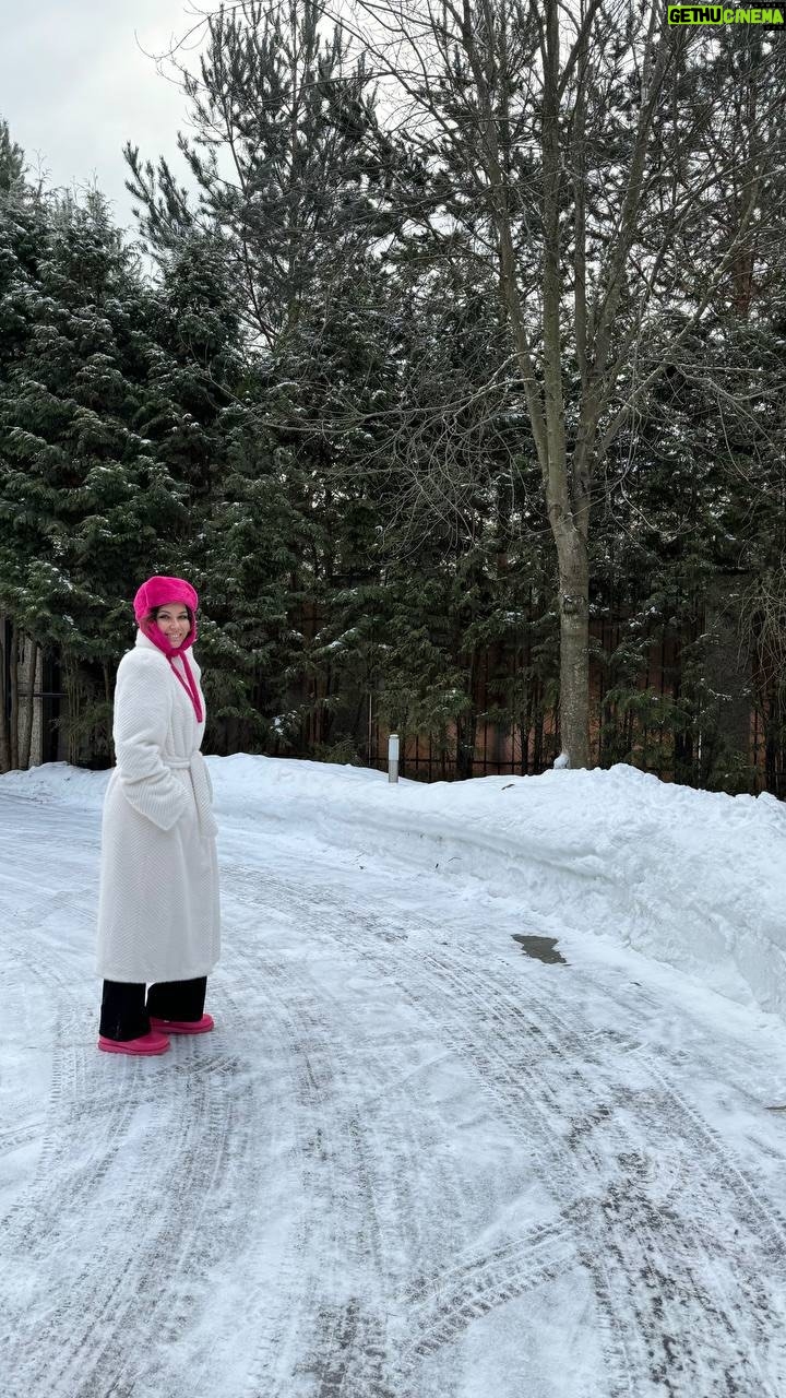 Lyaysan Utyasheva Instagram - София Воля. 8 лет. Тот самый момент, когда мы с Павлом совсем не при чем. Сама учится играть, сама зовет послушать выученные композиции, сама попросила записать это видео. Оставлю его здесь❤️