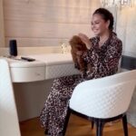 Lyaysan Utyasheva Instagram - Ситуация «вечный ремонт» длится уже более 4 лет… Вы могли заметить это по сторис. И вот, наконец, могу что-то показать. Это мой бьюти-уголок с модным туалетным столиком PALLADIUM как из шедевров кинематографа, где она такая вся… нафуфырилась 😂😂 С детства мечтала о чём-то подобном, чтобы было много ящичков, а в них россыпью косметика. Подходящий столик удалось найти у @esteticaofficial в коллекции ESTETICA VISION. А к нему также можно подобрать стильный стул MIKY с округлой спинкой💋 P.S. Дарю вам свой промокод: «ЛЯЙСАН». По нему вы можете получить скидку до 20% на весь модельный ряд мебели ЕSTETICA и до 30% на модельный ряд мебели ESTETICA VISION. Реклама. ООО «Мебельторг». ИНН 7743761625. Erid: 2SDnjdZbHTE